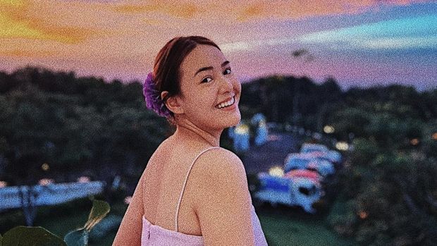 10 Keseruan Amanda Manopo Saat Kulineran, Ada Momen Gendong Kerupuk!