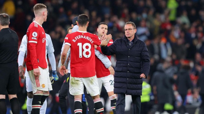 MANCHESTER, ENGLAND - APRIL 28: Ralf Rangnick embraces Bruno Fernandes of Manchester United after their sides draw Premier League match between Manchester United and Chelsea at Old Trafford on April 28, 2022 in Manchester, England. (Photo by Alex Livesey/Getty Images)