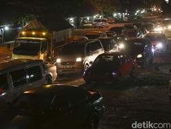 Tol Cikampek Masih Padat, 100 Ribu Kendaraan Diprediksi Belum Mudik