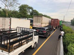 Cerita Pemudik Ke Jakarta Terjebak Macet 6 Jam di Tol Purbaleunyi