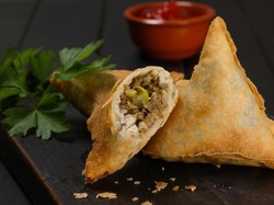 Berawal dari Jualan Gerobakan, Samosa Jadi Camilan Terkenal di Mumbai