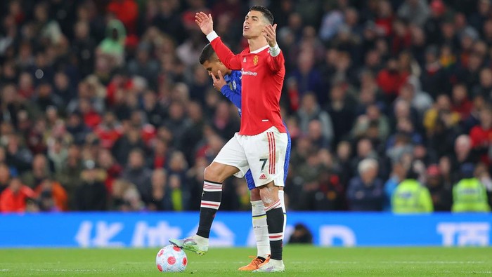 MANCHESTER, ENGLAND - APRIL 28: Cristiano Ronaldo of Manchester United reacts after Marcos Alonso of Chelsea (not pictured) scored their sides first goal during the Premier League match between Manchester United and Chelsea at Old Trafford on April 28, 2022 in Manchester, England. (Photo by Alex Livesey/Getty Images)