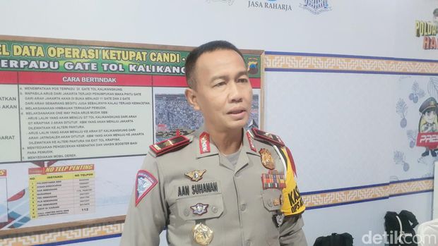 dirgakkum-korlantas-polri-brigjen-aan-suhanan-saat-mengunjungi-gt-kalikangkung-semarang-jumat-2942022-malam_169 dirgakkum-korlantas-polri-brigjen-aan-suhanan-saat-mengunjungi-gt-kalikangkung-semarang-jumat-2942022-malam_169