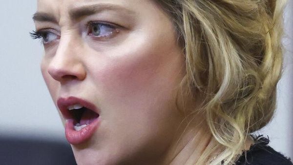 10 Ekspresi Wajah Amber Heard di Persidangan, Disamakan dengan Psikopat