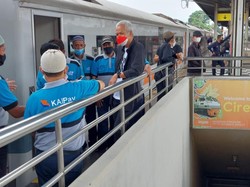 Portir Stasiun Cirebon dan Kenangan Nasi Wader Langganan Ganjar