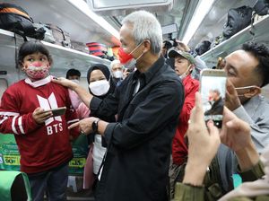 Kala Ganjar Mengenang Pengalaman Mudik Bergelantungan di KA Kala Ganjar Mengenang Pengalaman Mudik Bergelantungan di KA