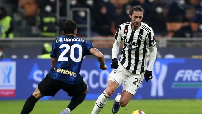 MILAN, ITALY - JANUARY 12: Adrien Rabiot of Juventus battles for possession with Hakan Calhanoglu of Inter Milan during the Italian Supercup match between Inter and Juventus at The San Siro on January 12, 2022 in Milan, Italy. (Photo by Marco Luzzani/Getty Images)