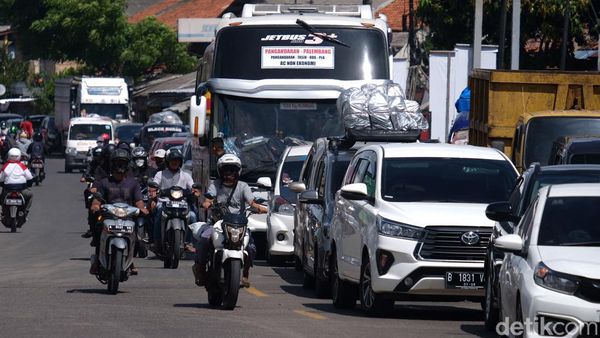 Jalan Arteri Menuju Pelabuhan Merak Macet Imbas Buka Tutup Jalur