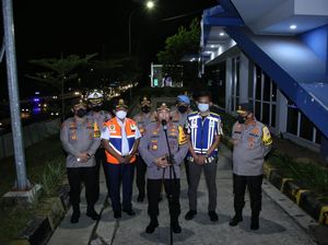 Kapolri Luncurkan Buku Putih Panduan Mudik: Agar Pemudik Aman dan Sehat Kapolri Luncurkan Buku Putih Panduan Mudik: Agar Pemudik Aman dan Sehat