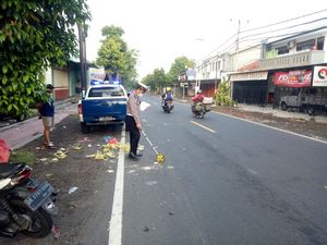 Jatuh Senggol Truk, Wanita di Buleleng Meninggal Ditabrak Motor Jatuh Senggol Truk, Wanita di Buleleng Meninggal Ditabrak Motor