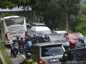 Dipadati Pemudik, Jalur Gentong-Ciawi Tasikmalaya Macet 10 Km