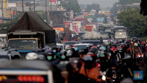 Kemacetan Parah di Simpang Jomin (CNBC Indonesia/Muhammad Sabki)