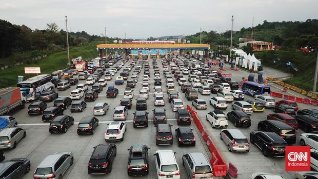 Kepadatan Gerbang Tol Kalikangkung