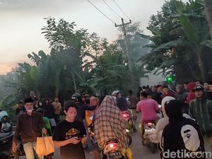 Snapshots: Kocar-kacir Pemuda Main Petasan Dibubarkan Gas Air Mata Snapshots: Kocar-kacir Pemuda Main Petasan Dibubarkan Gas Air Mata