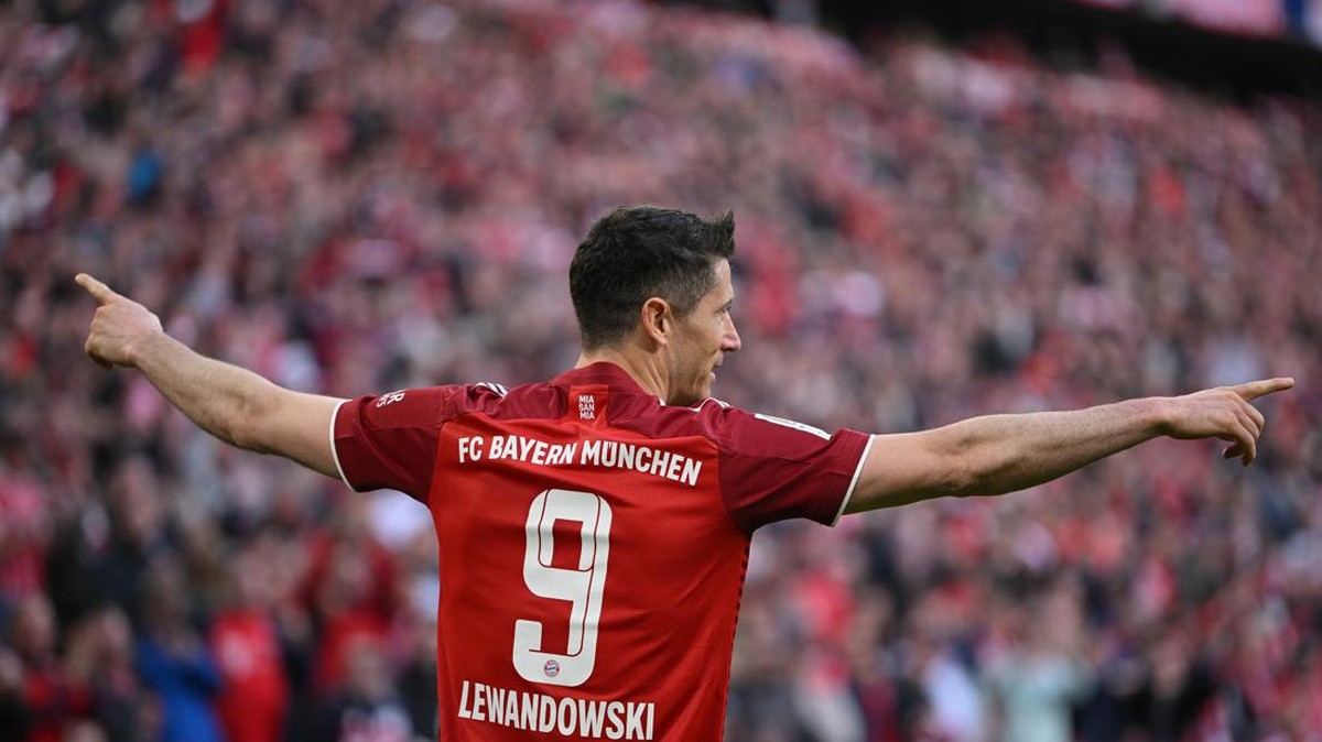 Bomber Bayern Munich Robert Lewandowski dihubungkan dengan kepindahan ke Spanyol di musim panas. Foto: Getty Images/Matthias Hangst