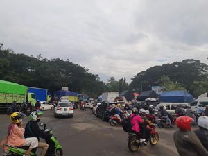 Macet 4 Jam Hendak ke Pelabuhan Merak, Pemudik: Nggak Masuk Akal!