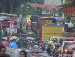 Snapshot: Penampakan Macet di Jalur Mudik Gentong Tasikmalaya