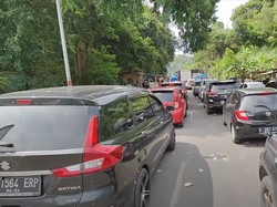 Macet Horor Menuju Pelabuhan Merak, Mobil Berhenti Total