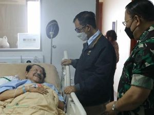 Jenguk, Mahfud Ungkap Hendropriyono Sudah Bicara Sambil Tersenyum Nyaman