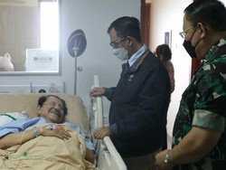 Jenguk, Mahfud Ungkap Hendropriyono Sudah Bicara Sambil Tersenyum Nyaman