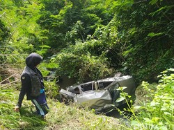 Petaka Pemudik Jakarta Terjun ke Jurang-Ibu dan 2 Anak Tewas