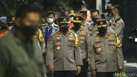 Momen Kapolri Tinjau Penerapan One Way Tol Japek