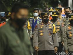 Momen Kapolri Tinjau Penerapan One Way Tol Japek