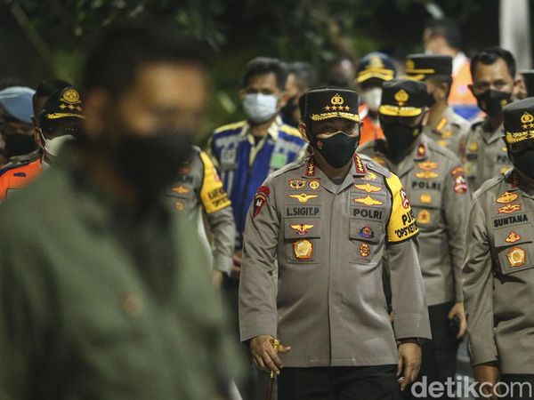 Momen Kapolri Tinjau Penerapan One Way Tol Japek