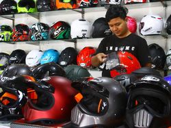 Mudik Lebaran Membawa Berkah, Penjualan Helm Meningkat