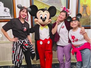 Lebaran Nia Ramadhani di California Lengkap dengan Ketupat