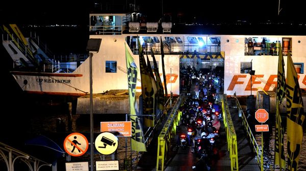 Padatnya Arus Mudik di Pelabuhan Gilimanuk Bali