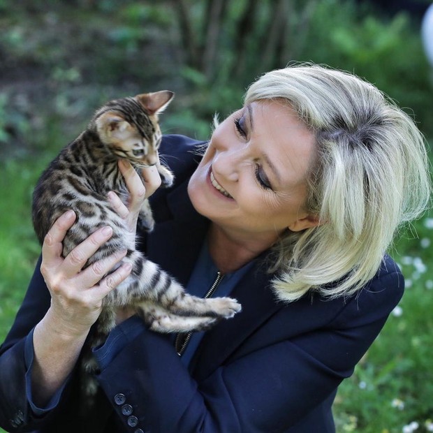 Marien  Le Pen diketahui sangat menyukai hewan dan ia memiliki kucing