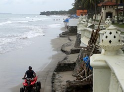 Bupati Serang Pastikan Wisata Pantai Anyer Aman bagi Wisatawan