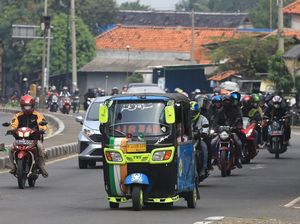 Unik, Pemudik dengan Bajaj Mencuri Perhatian Warga