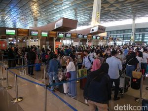 Pemudik Padati Terminal 3 Bandara Soekarno-Hatta, Begini Suasananya Pemudik Padati Terminal 3 Bandara Soekarno-Hatta, Begini Suasananya