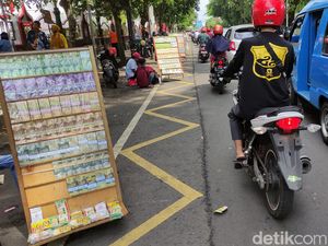 Mendekati Lebaran, Lapak Jual Uang Baru Menjamur di Kota Malang