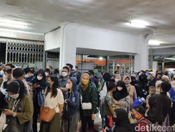 Pengguna KA Lokal di Stasiun Rangkasbitung Meningkat 24%, Begini Suasananya