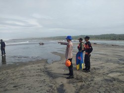 Perahu Dihantam Ombak, Seorang Nelayan Cianjur Tewas Tenggelam
