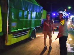 Jadi Biang Kerok Macet, Polisi Setop-Kandangkan Truk di Gilimanuk