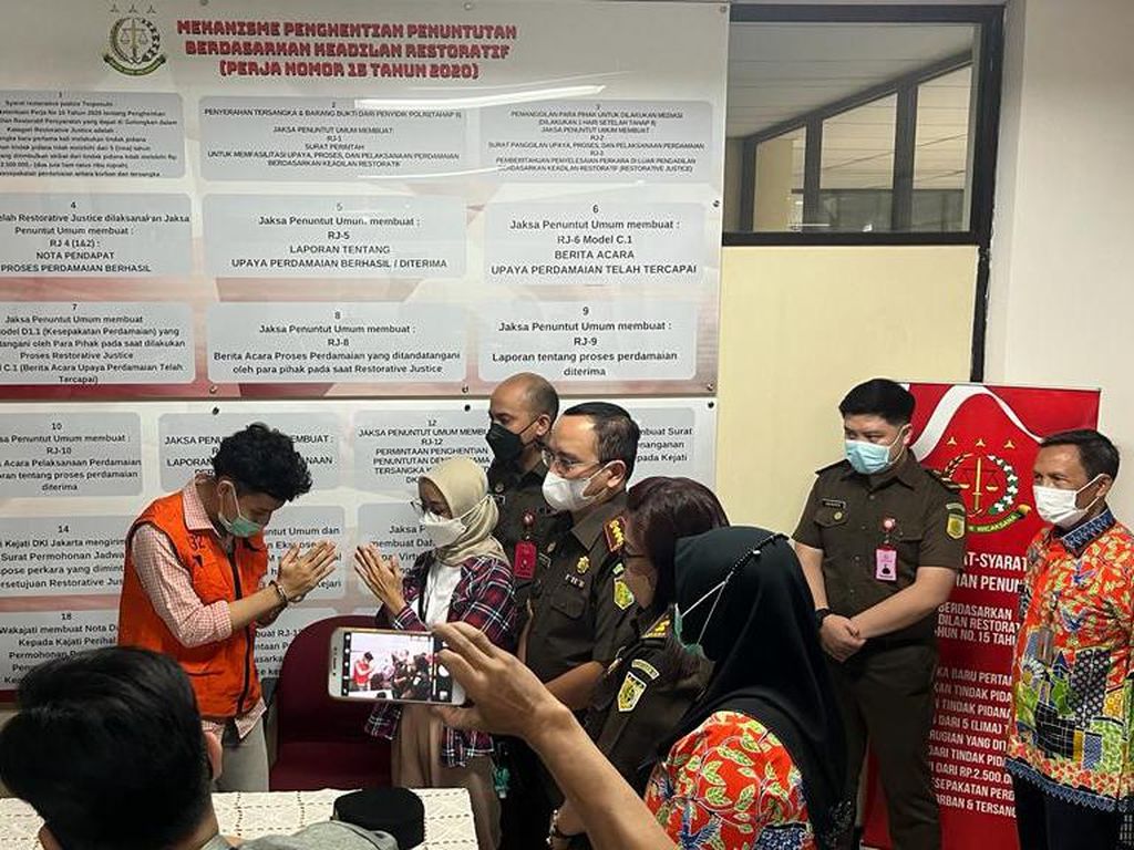 Restorative Justice, Jaksa Setop Kasus Driver Ojol Curi HP demi Beli Susu Anak Restorative Justice, Jaksa Setop Kasus Driver Ojol Curi HP demi Beli Susu Anak
