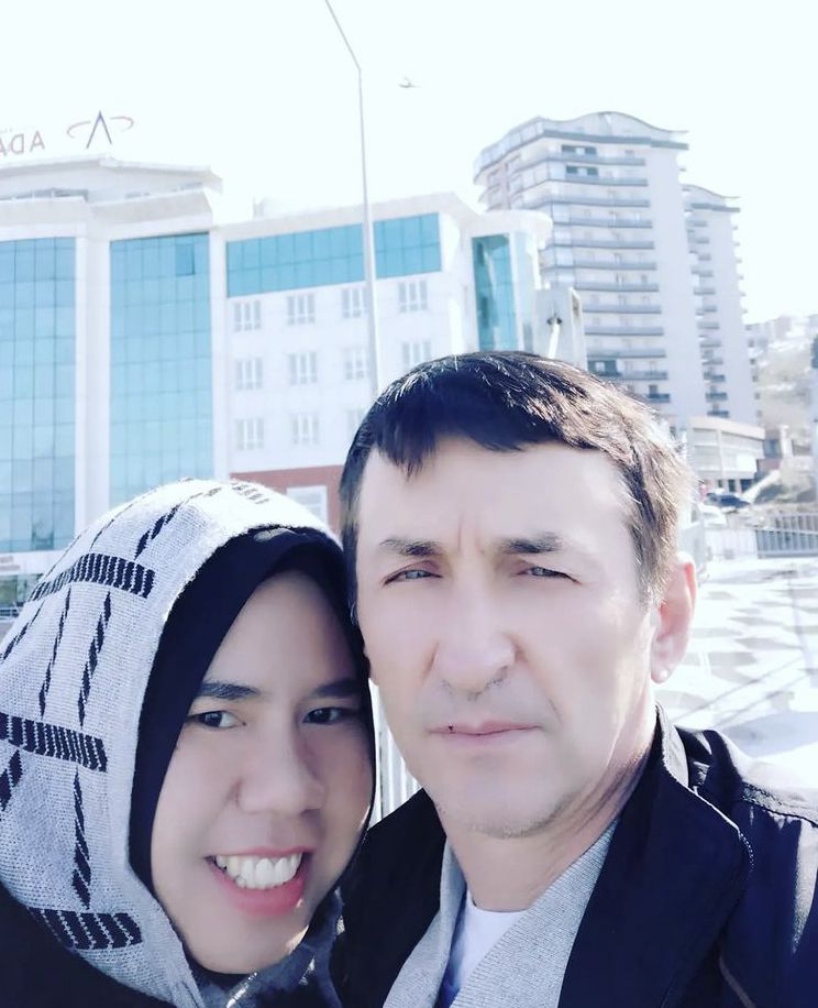 Rohimah dan suami bulenya asal Turki.