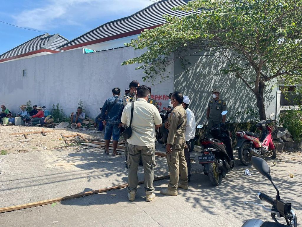 Tak Berizin, Satpol PP Denpasar Hentikan Proyek di Pemogan Tak Berizin, Satpol PP Denpasar Hentikan Proyek di Pemogan