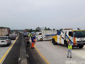 Truk Terguling di Tol Boyolali Berhasil Dievakuasi, Arus Lalin Normal Lagi