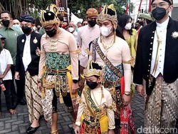Ajak Jan Ethes, Gibran-Sandiaga Berkostum Wayang Ikuti Kirab Solo Menari