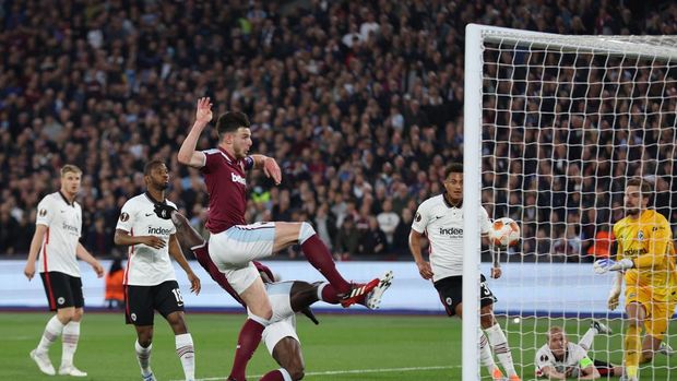 Soccer Football - Europa League - Semi Final - First Leg - West Ham United v Eintracht Frankfurt - London Stadium, London, Britain - April 28, 2022 West Ham United's Michail Antonio scores their first goal Action Images via Reuters/Matthew Childs
