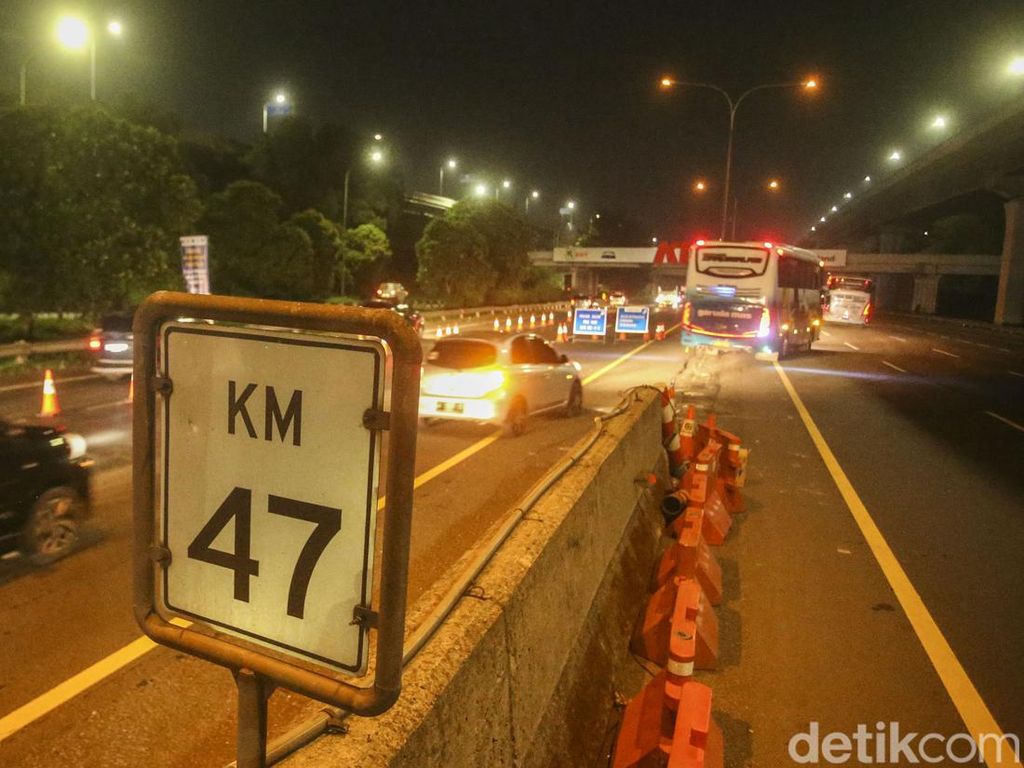 One Way Masih Berlangsung, Tol Jakarta Arah Cikampek Macet 6 Km