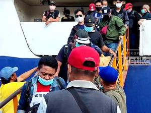 Kapal Terakhir Bersandar, Pelabuhan Parepare Masih Dipadati Penumpang Kapal Terakhir Bersandar, Pelabuhan Parepare Masih Dipadati Penumpang