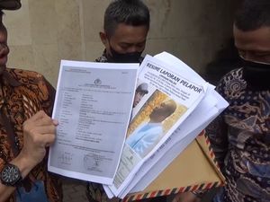 Anggota DPRD Bekasi Laporkan Pria yang Diduga Punya 4 KTP Anggota DPRD Bekasi Laporkan Pria yang Diduga Punya 4 KTP