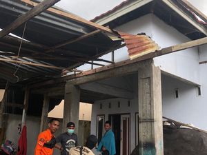 4 Rumah Rusak di Bone Diterjang Angin Puting Beliung