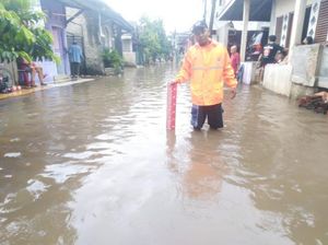 Banjir Rendam 7 Wilayah Tangsel Akibat Hujan Deras, Tinggi Air Capai 50 Cm